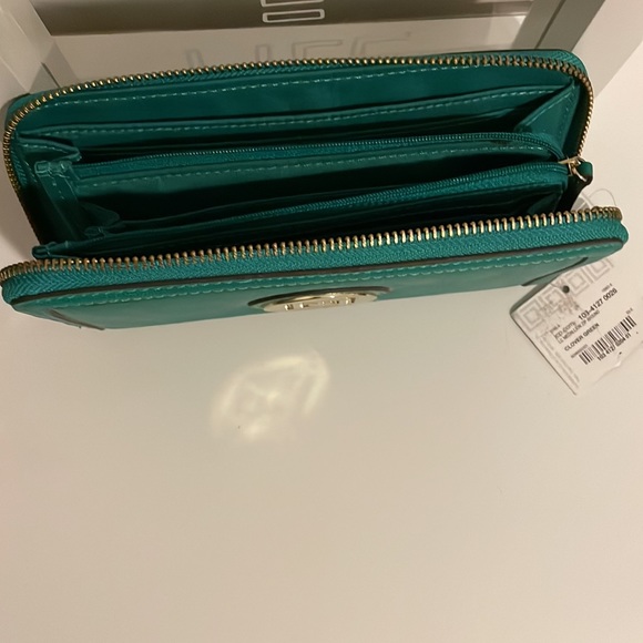 Liz Claiborne wallet. - Picture 2 of 2